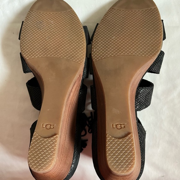 UGG Yasmin Snake Cage Black Leather Gladiator Lace up Zip Sandals Sz 9.5 EUC - Picture 9 of 9